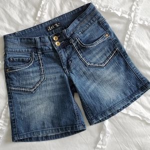 🌻Mid Rise Lei Jean Shorts